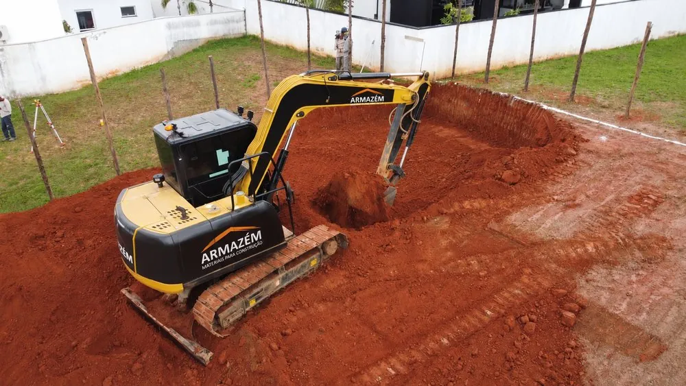 Retroescavadeira Armazém Materiais em operação